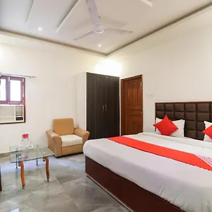 Oyo 37453 Mahi In Varanasi